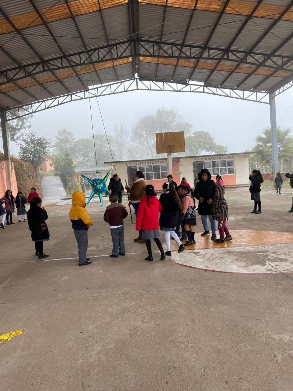 Entrega de juguetes y la tradicional rosca de reyes